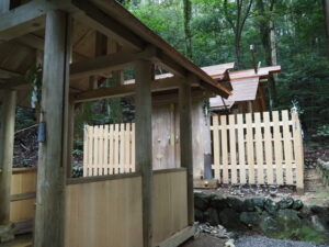 丹生中神社（丹生神社）