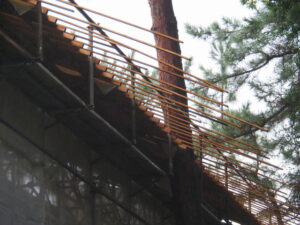 簀屋根は完成した（？）御塩焼所（御塩殿神社）