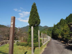 鈴鹿峠自然の家（旧坂下尋常高等小学校）付近