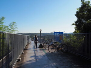 東町商店街とエコータウンを結ぶ空中回廊「ヤッホー大橋」