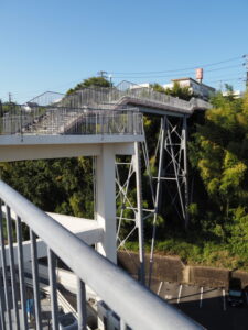 東町商店街とエコータウンを結ぶ空中回廊「ヤッホー大橋」