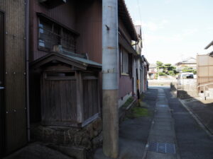 伊勢河崎とぎや付近の小祠（伊勢市河崎3丁目）