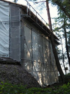 簀屋根が完成した御塩焼所（御塩殿神社）