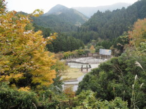 和歌山街道から望む 陶芸空間 虹の泉