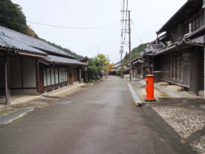 和歌山街道で見かけた丸ポスト（飯高町波瀬）