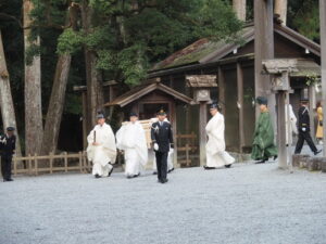 正宮から多賀宮へ向かう幣帛（外宮）