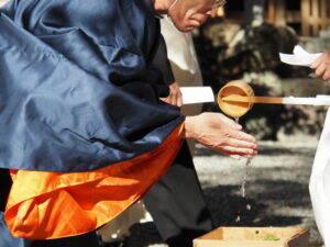 手水（丹生神社）