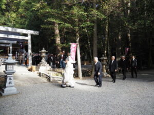 丹生中神社での祭典を終え（丹生神社）