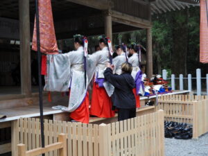 奏楽「豊栄舞」（丹生神社）