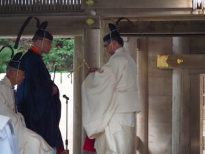 閉扉（丹生神社）