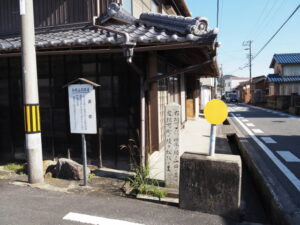 和歌山別街道の道標（多気町仁田）