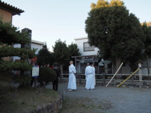 八幡社の仮殿遷座祭（伊勢市神社港）