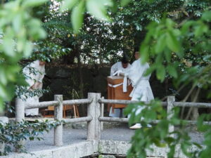 御食神社から八幡社への参進（伊勢市神社港）