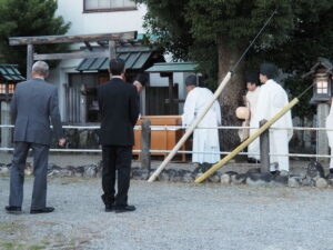 八幡社の仮殿遷座祭（伊勢市神社港）