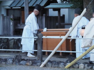 八幡社の仮殿遷座祭（伊勢市神社港）