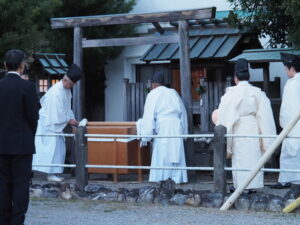 八幡社の仮殿遷座祭（伊勢市神社港）