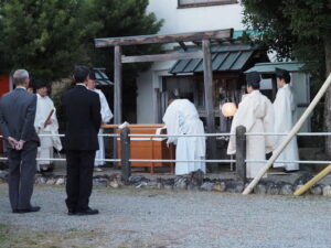 八幡社の仮殿遷座祭（伊勢市神社港）