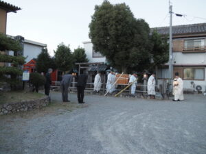 八幡社の仮殿遷座祭（伊勢市神社港）