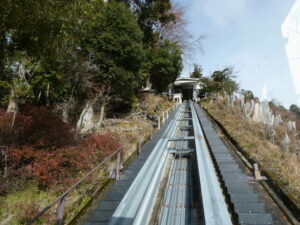 鞍馬寺のケーブル（山門駅〜山上駅）