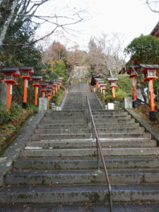 本殿金堂へと続く石階（鞍馬寺）