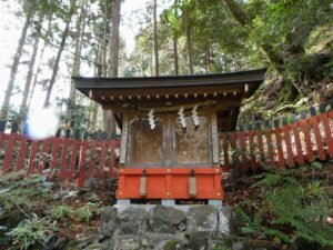 私市社と林田社（ともに貴船神社末社）