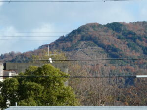 鴨川デルタから望む大文字山の火床