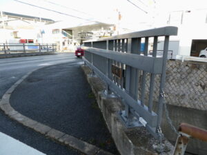 西高瀬川に架かる九重橋（八条通り）