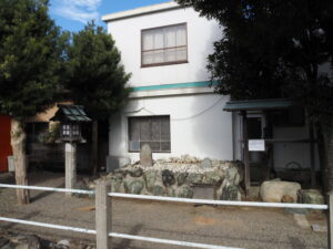 仮殿遷座を終えた社殿が撤去された八幡神社（伊勢市神社港）