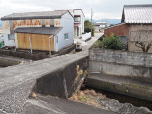 堤防道路から台場跡へ（一色町）