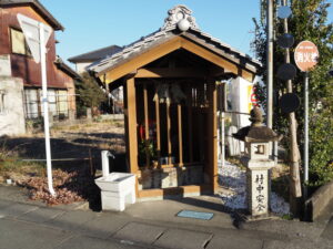 新開の庚申祠(御薗町新開)