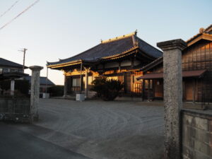 本岳山高伝寺(御薗町上條)