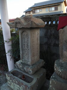 千束屋の墓石(高伝寺)