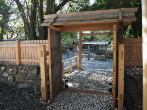 二重御垣の内での参拝（御食神社）