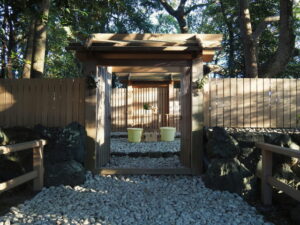 初辰行事は「辰の井」からのお水取り（御食神社）