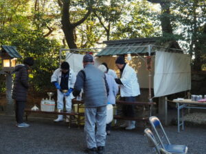 初辰行事は「辰の井」からのお水取り（御食神社）