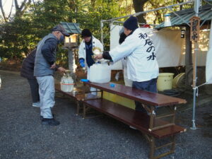 初辰行事は「辰の井」からのお水取り（御食神社）