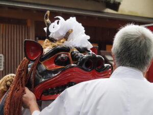 上社 御頭神事の獅子舞（社務所前）