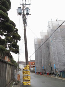 どうした？この電柱（伊勢市大世古）