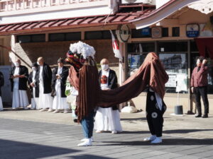 茜社 御頭神事の獅子舞（外宮参道 山田館前）