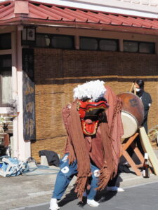 茜社 御頭神事の獅子舞（外宮参道 山田館前）