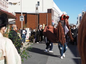 茜社 御頭神事の獅子舞（外宮参道 山田館前）