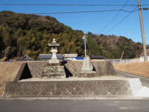 三ケ野の常夜灯（津市白山町）