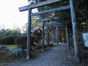 松尾龍池社・宇須大明神・稲荷大明神、松尾観音寺境内（楠部町）