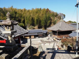 お稲荷さん、世義寺（岡本）