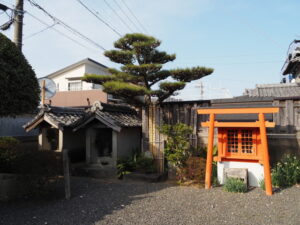 お稲荷さん、善光寺 嶺松院境内(大湊町)