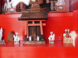 お稲荷さん、清雲院の前(神社港)