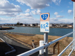 国道23号 65.2kmポスト付近にて勢田川の上流側
