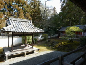 拝殿、五社明神（三宝院）