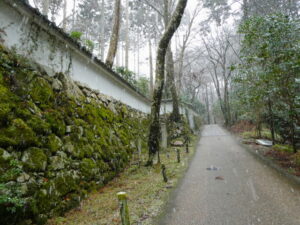 来迎院への坂道