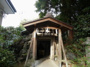 白清稲荷大明神（木嶋坐天照御魂神社）